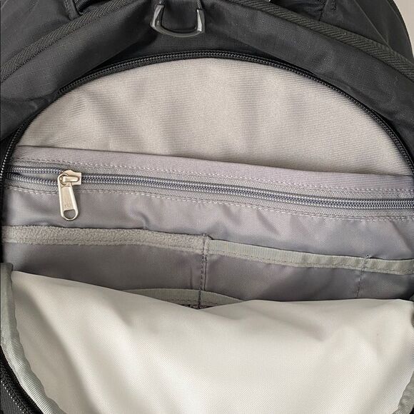 The North Face Recon FlexVent Black Backpack 15” Laptop Casual Office Gift NWOT - Picture 11 of 15